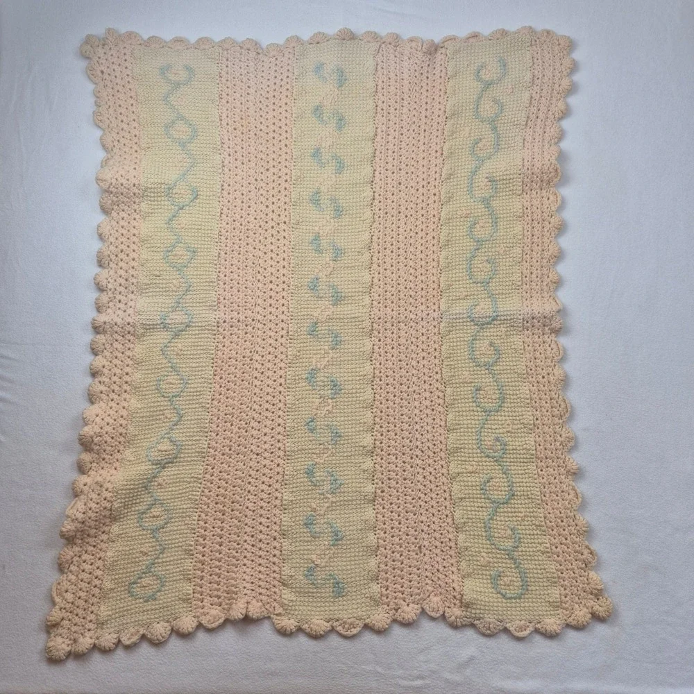 Vintage Handmade WOOL Crochet Baby Blanket Cream Scalloped Edge Embroidered Crib